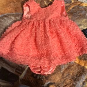 Cat & Jack peach colored dress size 6/9 months wore twice no flaws